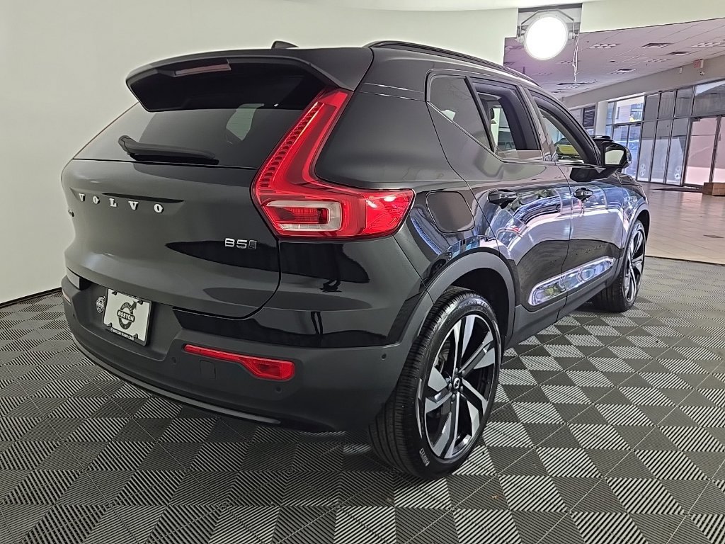 Certified 2025 Volvo XC40 B5 Ultra AWD/4WD image 9