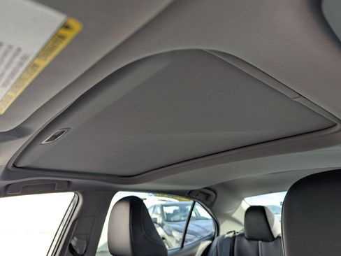 Used 2023 Toyota Camry SE image 18