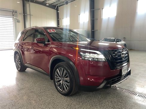 Certified 2024 Nissan Pathfinder SL w/ SL Premium Package image 1