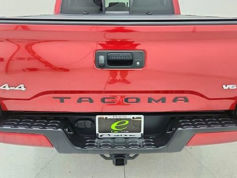 Used 2020 Toyota Tacoma SR image 11