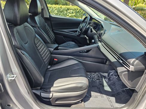 Used 2023 Hyundai Elantra Limited image 28