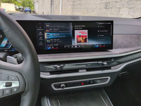 Used 2025 BMW X5 xDrive50e w/ Executive Package image 30