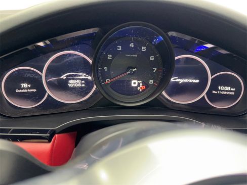 Used 2020 Porsche Cayenne w/ Premium Package image 58