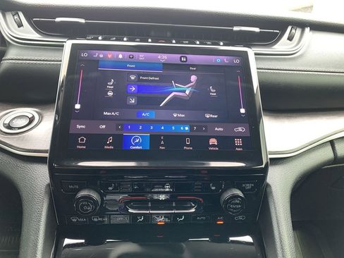 Used 2021 Jeep Grand Cherokee L Limited AWD/4WD image 25