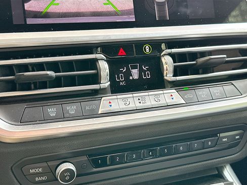 Used 2022 BMW 330i Sedan w/ M Sport Package image 16