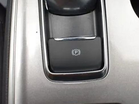 Used 2024 Ford Edge SEL image 33