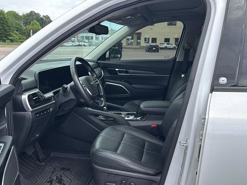 Used 2023 Kia Telluride EX w/ EX Captain's Chair Package FWD image 10