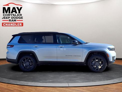 New 2025 Jeep Grand Cherokee L Limited AWD/4WD image 2