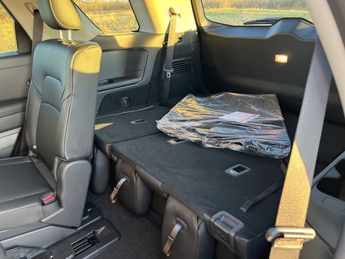 New 2025 Nissan Pathfinder SL image 6