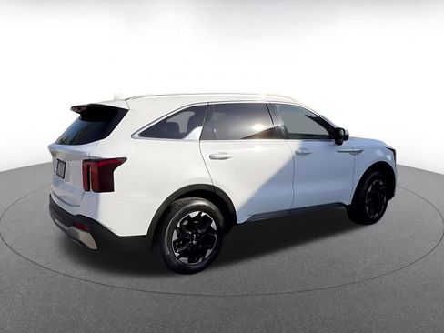 Used 2024 Kia Sorento S FWD image 15