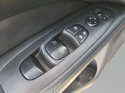 Used 2017 Nissan Pathfinder Platinum image 16