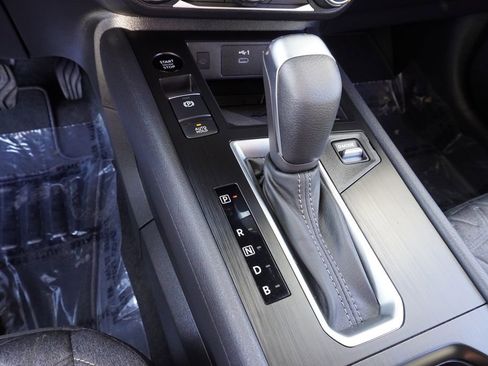 Certified 2025 Nissan Kicks SV image 18