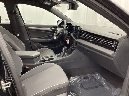 Used 2025 Volkswagen Jetta Sport image 28