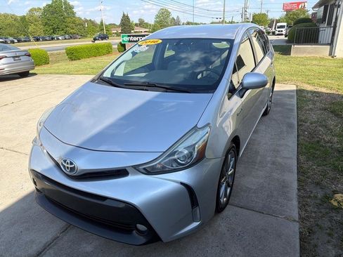 Used 2016 Toyota Prius V Five image 4