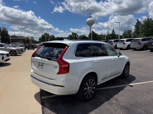 Used 2024 Volvo XC90 B5 Core w/ Protection Package Premier AWD/4WD image 4