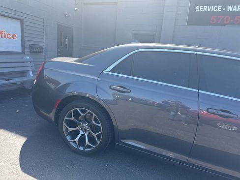 Used 2015 Chrysler 300 Limited image 9