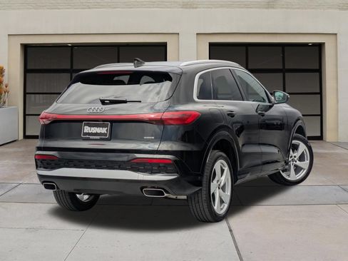 Used 2025 Audi Q5 Premium Plus w/ Premium Plus AWD/4WD image 4