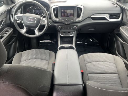 Used 2024 GMC Terrain SLE image 17