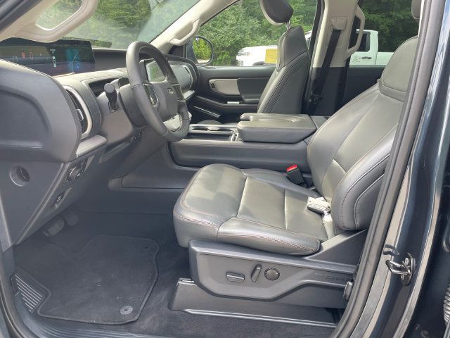 Used 2025 Ford Expedition Active AWD/4WD image 40
