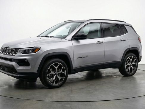Used 2025 Jeep Compass Limited AWD/4WD image 3