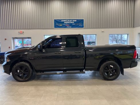 Used 2017 RAM 1500 Express w/ Black Ram 1500 Express Group image 8