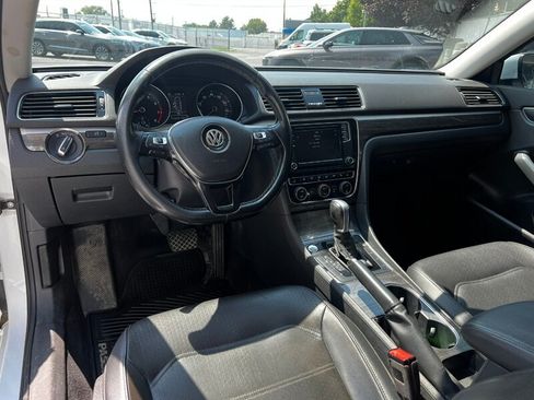 Used 2018 Volkswagen Passat 2.0T SE FWD image 22