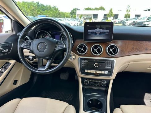 Used 2019 Mercedes-Benz GLA 250 w/ Premium Package image 14
