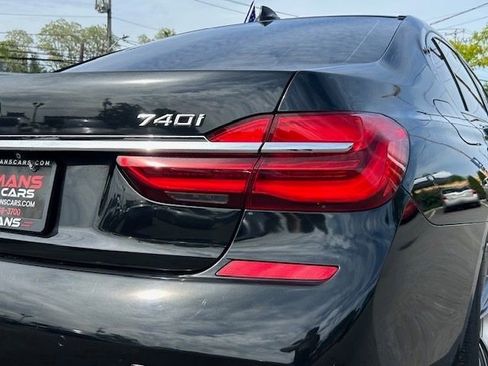 Used 2019 BMW 740i xDrive w/ M Sport Package AWD/4WD image 11