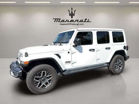 Used 2026 Jeep Wrangler Unlimited Sahara AWD/4WD image 1