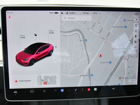 Used 2021 Tesla Model 3 Standard Range Plus image 23