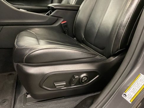 Used 2023 Jeep Grand Cherokee L Limited w/ Black Appearance Package image 18