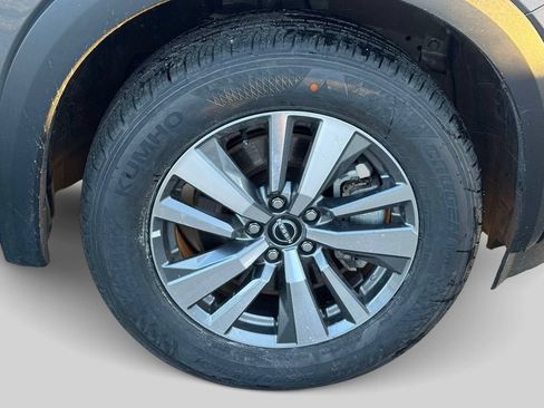 Used 2025 Nissan Pathfinder SL AWD/4WD image 9
