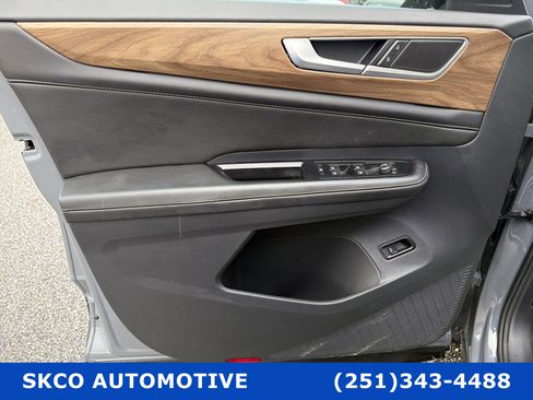 Used 2025 Volkswagen Atlas SE AWD/4WD image 14