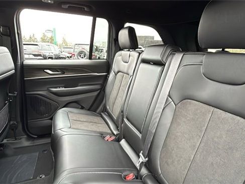 New 2026 Jeep Grand Cherokee Laredo image 25
