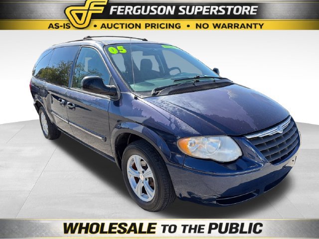 Used 2005 Chrysler Town & Country Touring FWD image 1