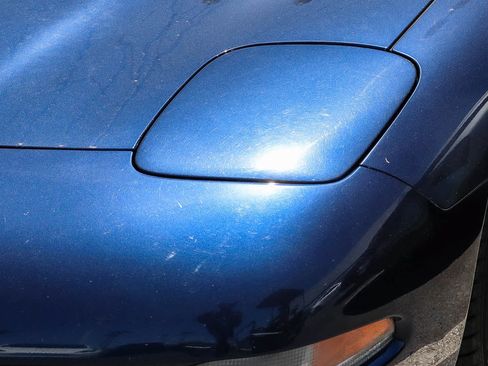 Used 2001 Chevrolet Corvette Convertible w/ Preferred Equipment Group2 RWD image 2