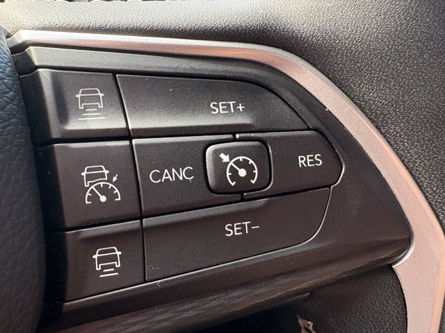 Used 2023 Jeep Grand Cherokee L Laredo AWD/4WD image 38