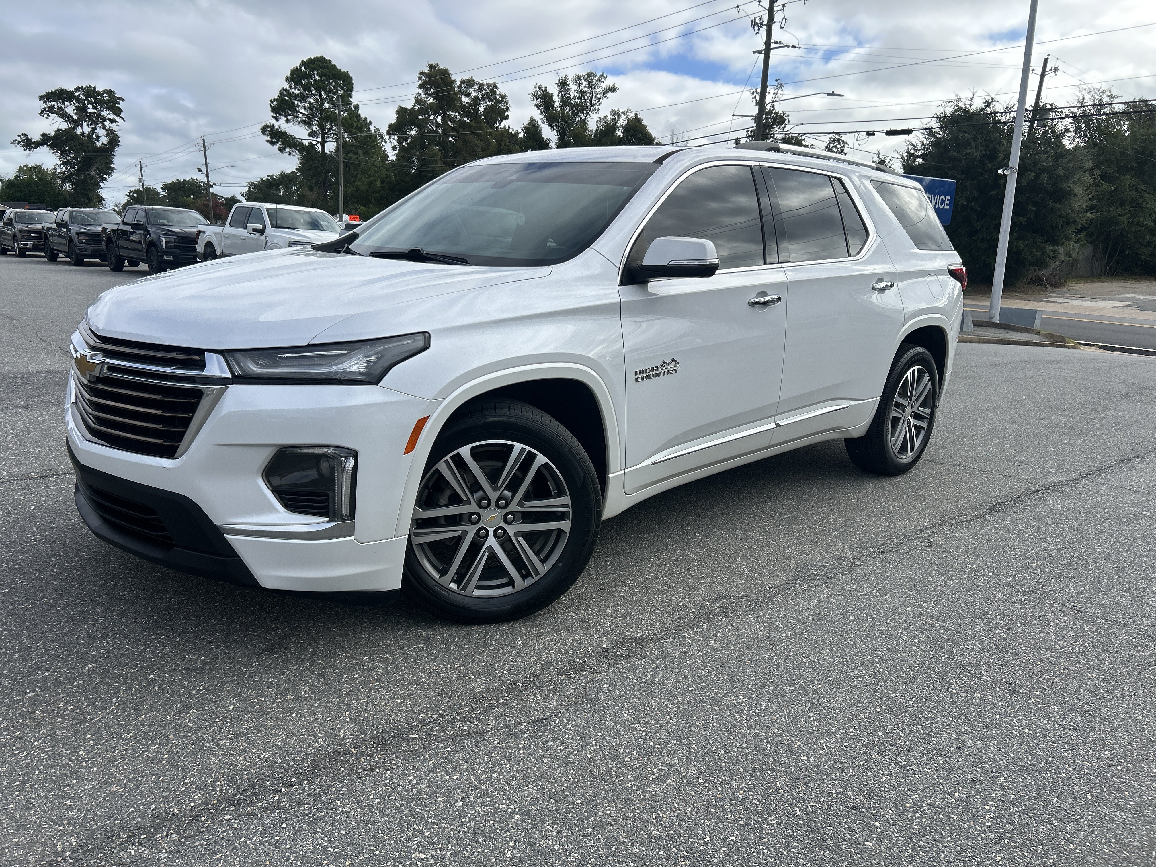 Used 2023 Chevrolet Traverse High Country w/ LPO, Floor Liner Package AWD/4WD image 3
