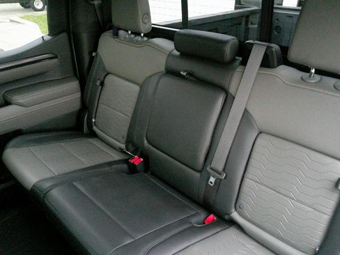 Used 2022 Chevrolet Silverado 1500 ZR2 w/ Technology Package image 15