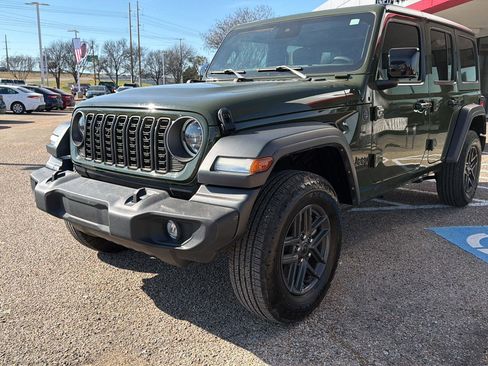 Used 2024 Jeep Wrangler Sport S image 9