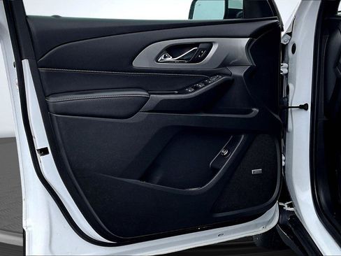 Used 2023 Chevrolet Traverse LT w/ LT Premium Package image 23