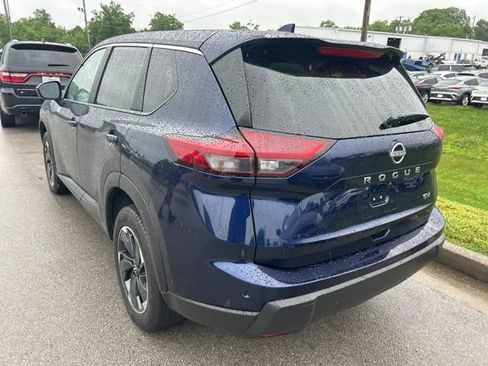 Used 2024 Nissan Rogue SV FWD image 4