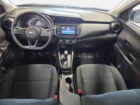 Certified 2025 Nissan Kicks Play S image 9