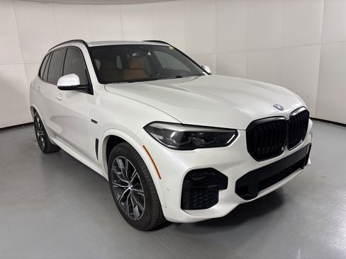 Used 2022 BMW X5 xDrive45e w/ M Sport Package image 2