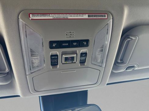 Used 2021 Toyota RAV4 XLE w/ Convenience Package FWD image 18