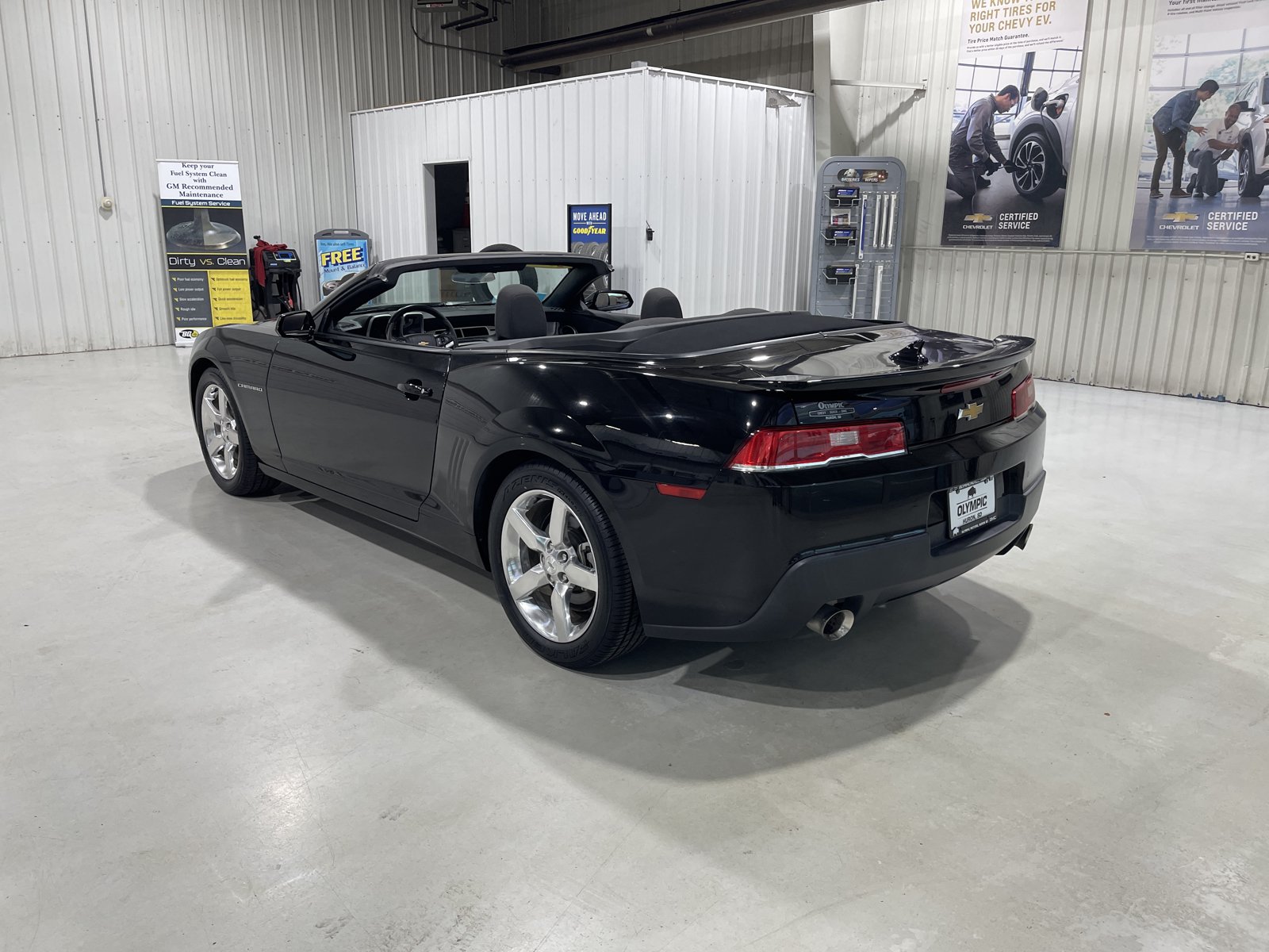 Used 2015 Chevrolet Camaro LT RWD image 14