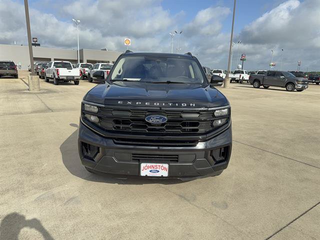 Used 2025 Ford Expedition Active AWD/4WD image 3