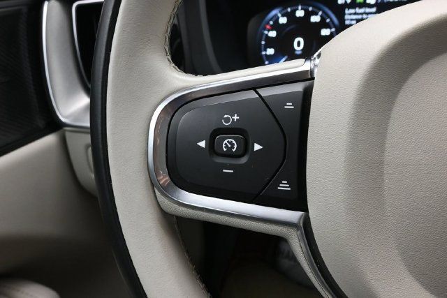 Used 2019 Volvo XC60 T5 Momentum w/ Multimedia Package FWD image 25