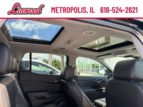 Used 2023 GMC Acadia AT4 w/ Preferred Package AWD/4WD image 2