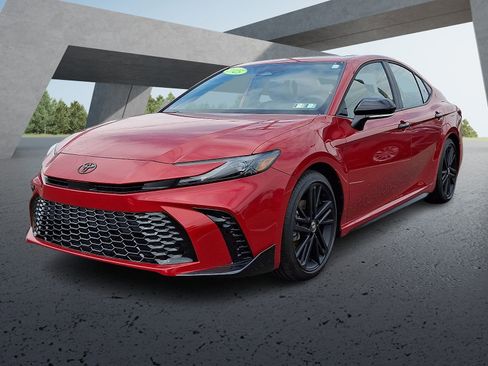 Used 2026 Toyota Camry Hybrid w/ Multimedia Upgrade Package image 3